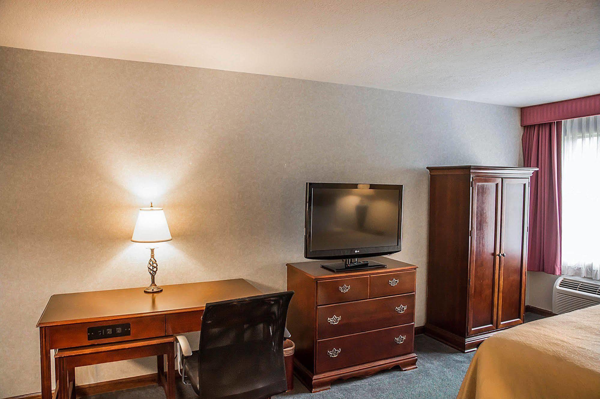 Quality Inn & Suites Cincinnati I-275 Спрингдейл Екстериор снимка